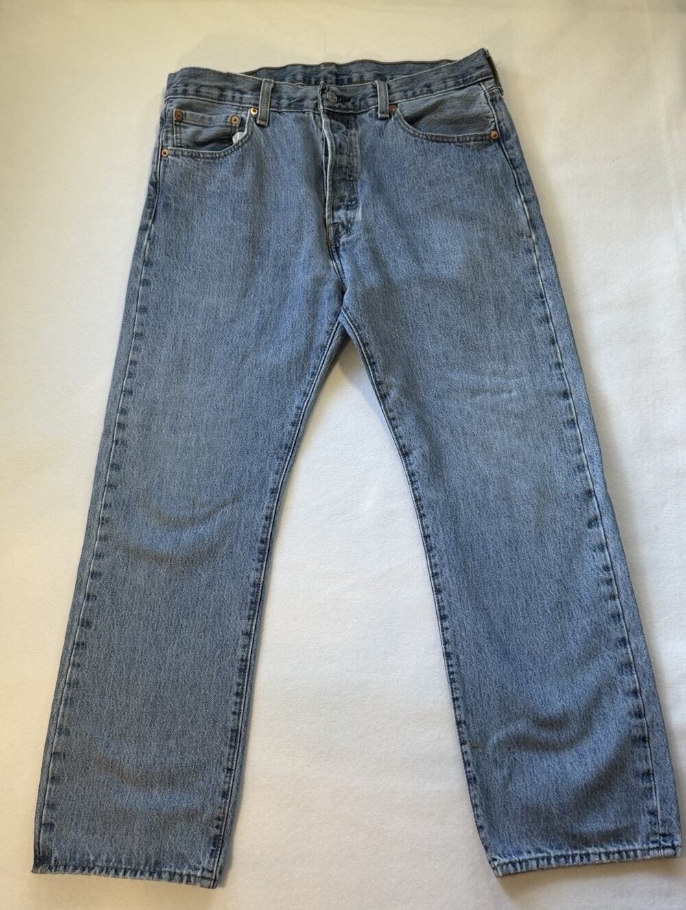 Levi’s 501 Men’s Jeans W34 L30 Light Wash Straight Leg Button Fly 100% Cotton
